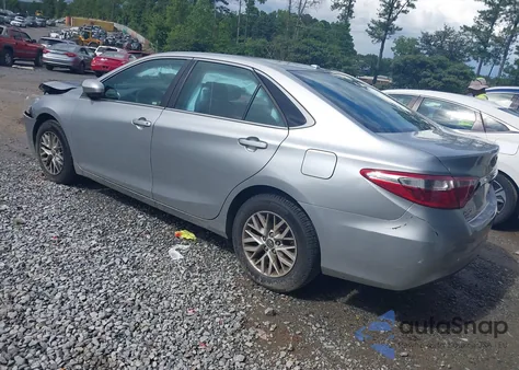 2017 Toyota Camry Le z USA, uszkodzony, nr VIN 4T1BF1FK8HU338946
